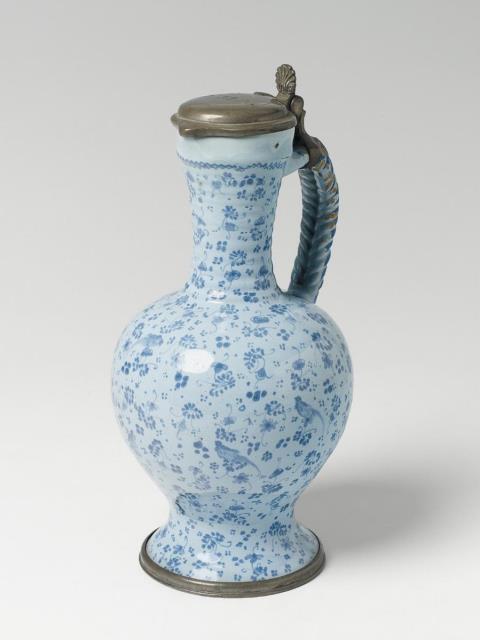 An Ansbach faience jug with "Vögeles" motif. - 