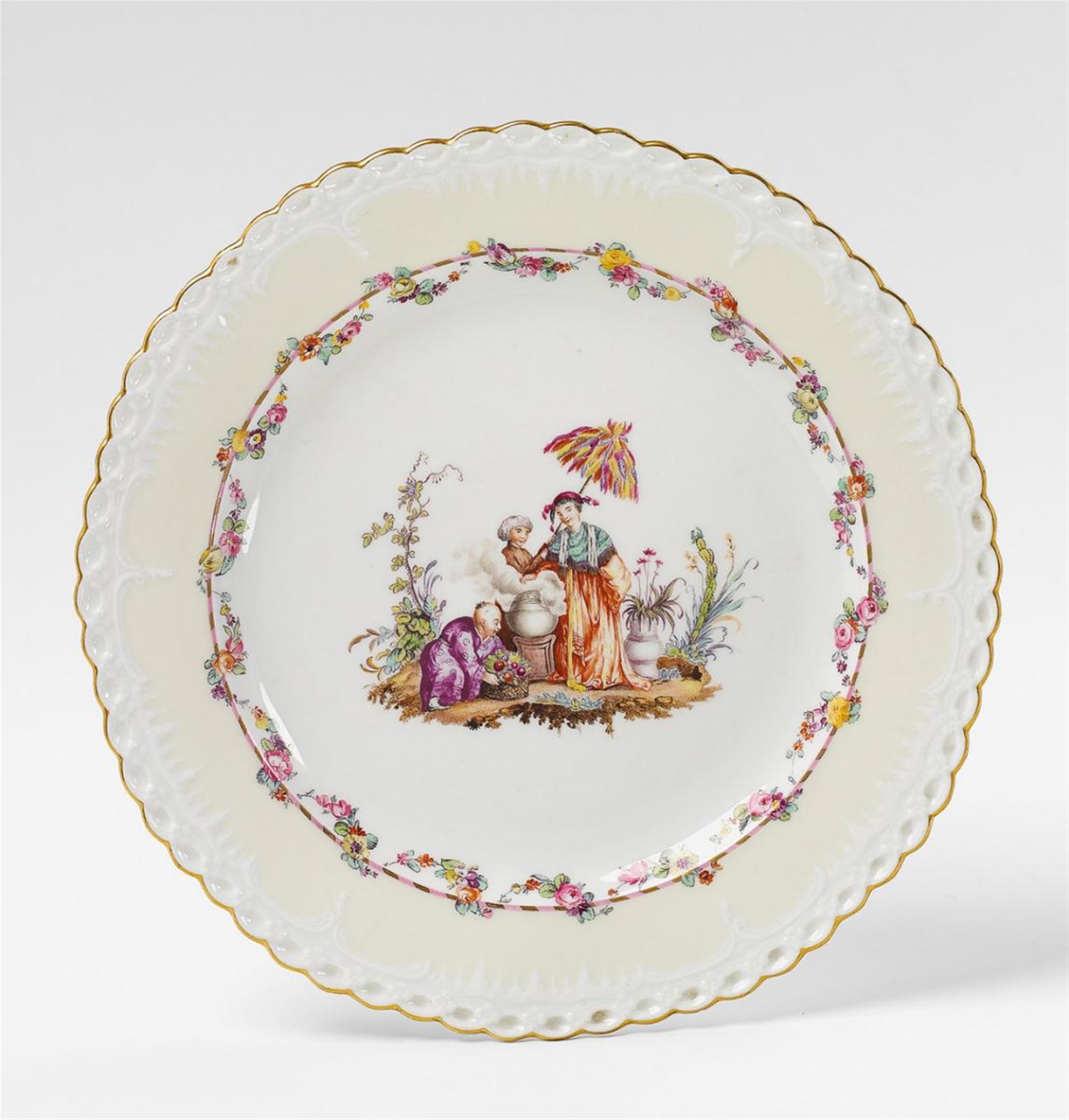 A KPM porcelain plate with chinoiseries. - image-1