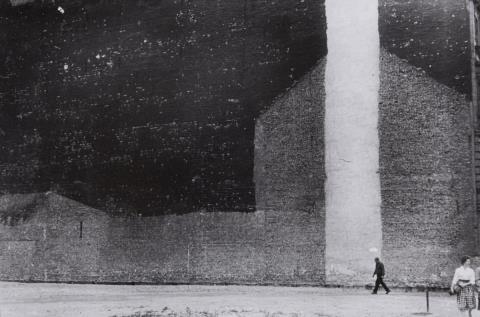 Will McBride - Das "Kafka"-Brandmauer-Bild, Berlin ("Kafka" firewall image, Berlin)