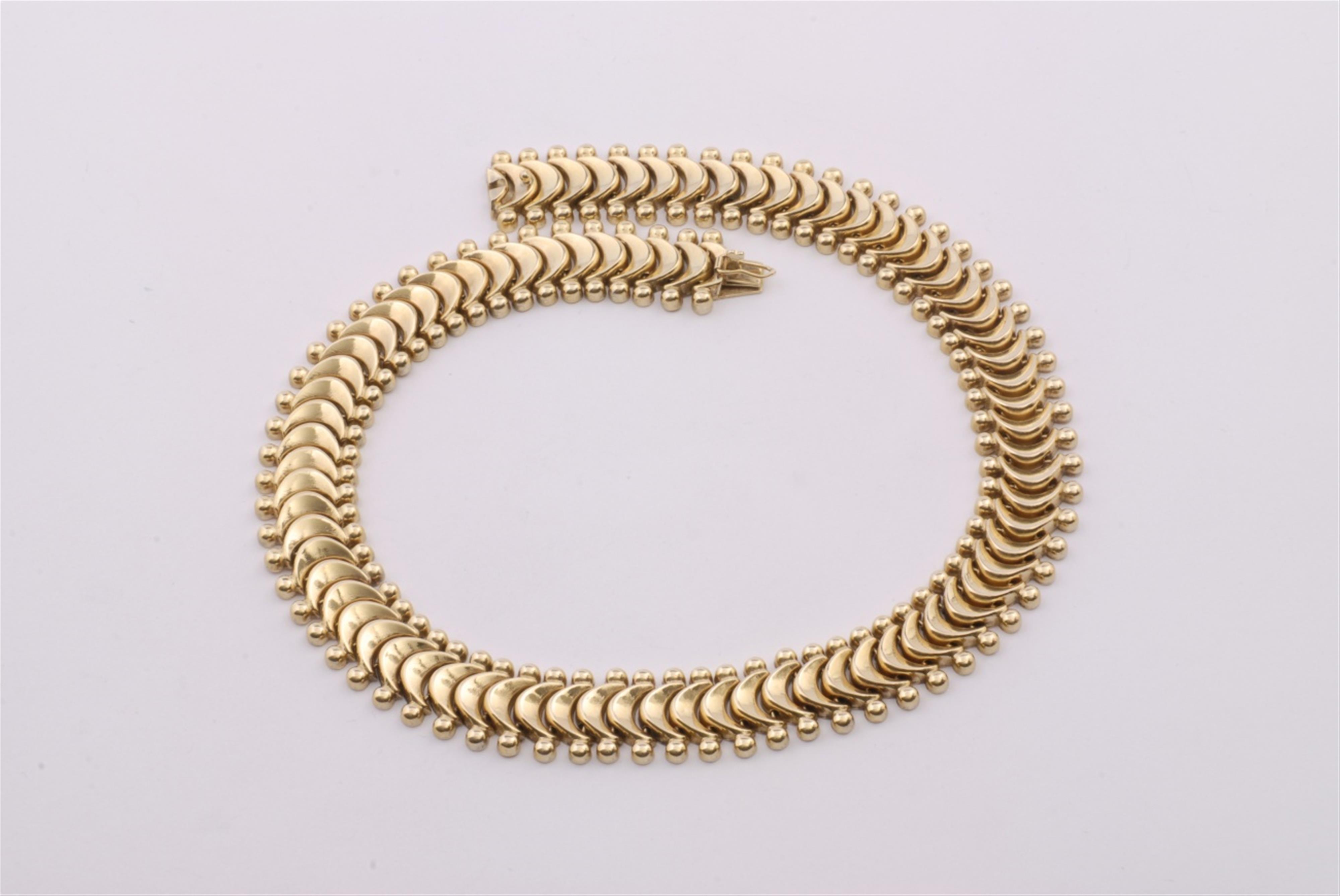 An Italian 18k gold retro style chain collier. - Lot 207