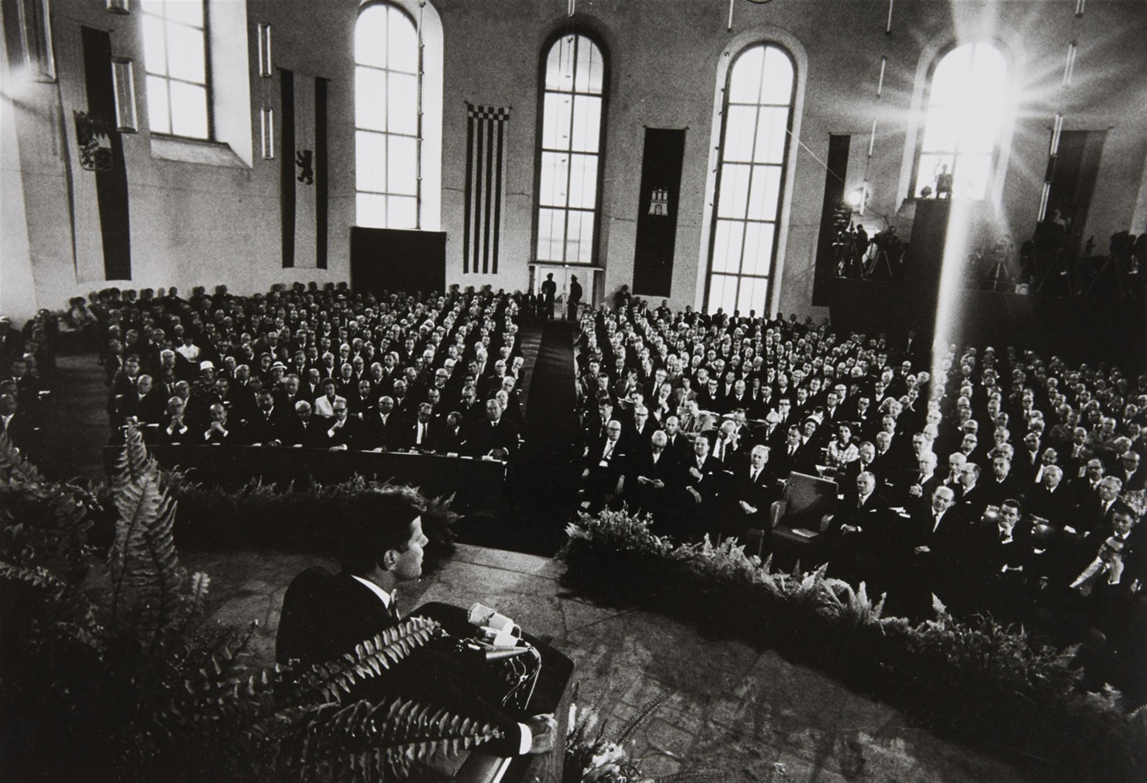 Will McBride - John F. Kennedy in der Paulskirche, Frankfurt/Main - image-1