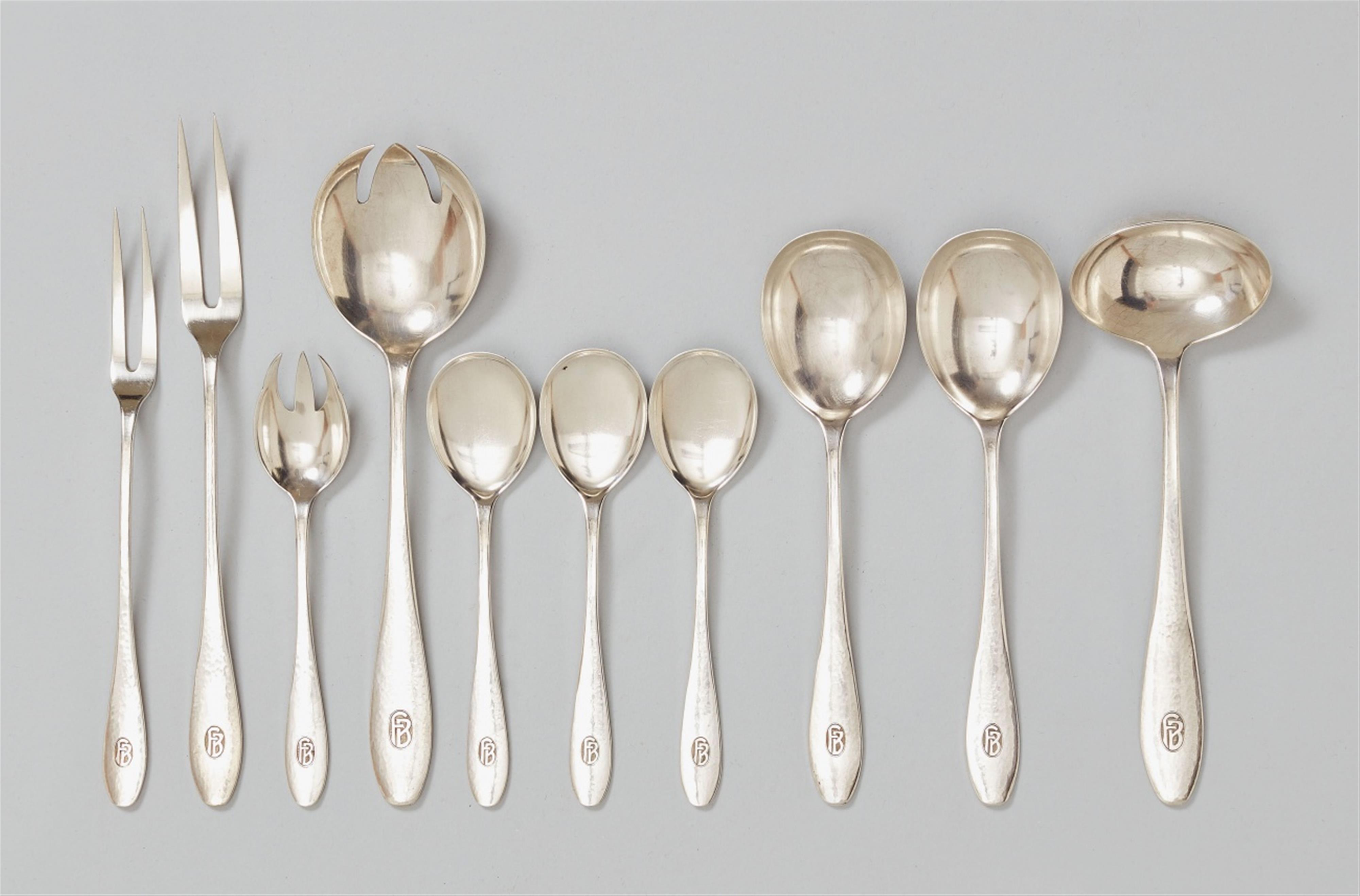 Ten jugendstil Munich silver serving pieces. Comprising five spoons, four forks and a small ladle, all pieces monogrammed "FB". Design attributed to Richard Riemerschmid 1911/12, produced by Carl Weishaupt. - 