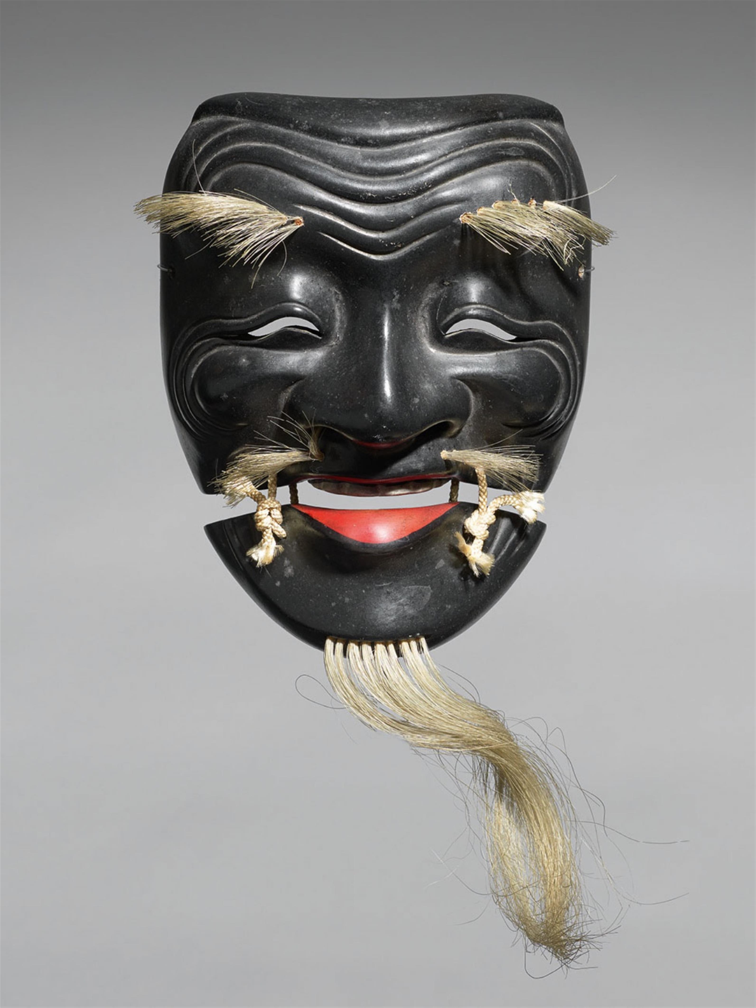 A polychromed kiri wood kokushiki okina mask. 19th century - Lot 906