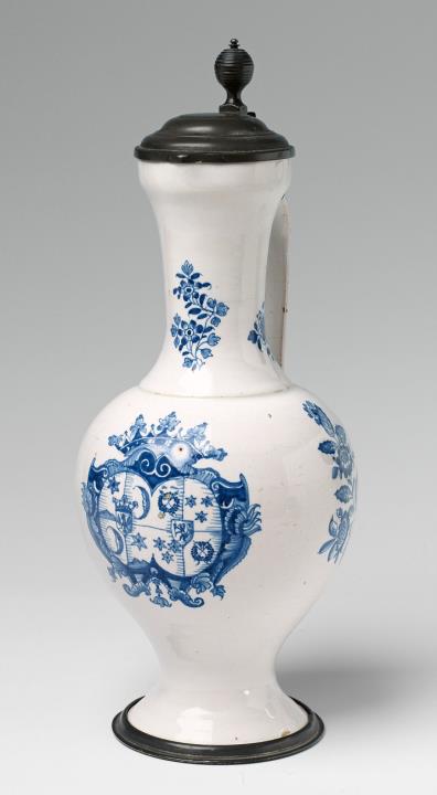 A Nuremberg faience jug with blue and white armorial decor - 