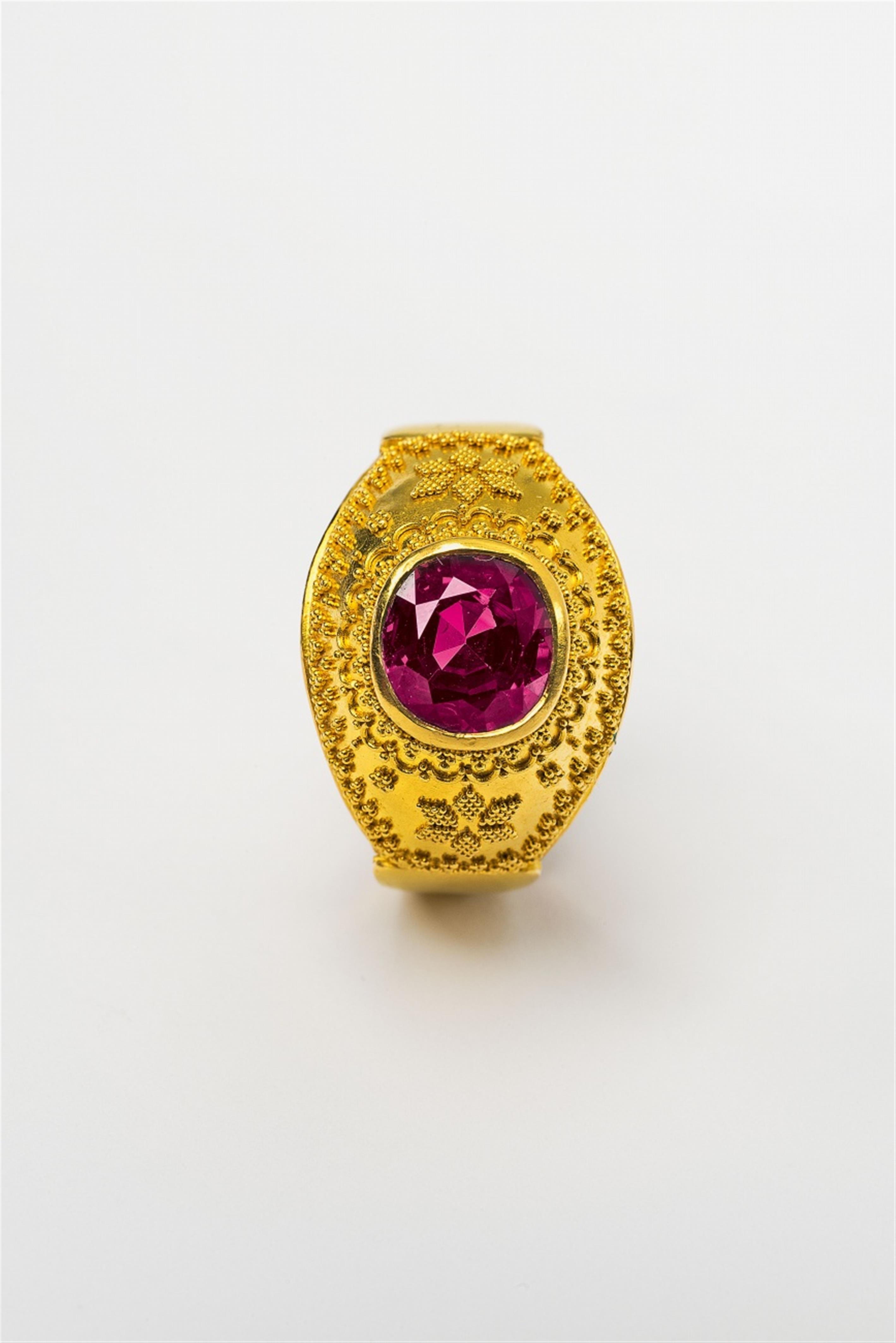 An 18/21k gold and pink sapphire ring by Hans Schott - 