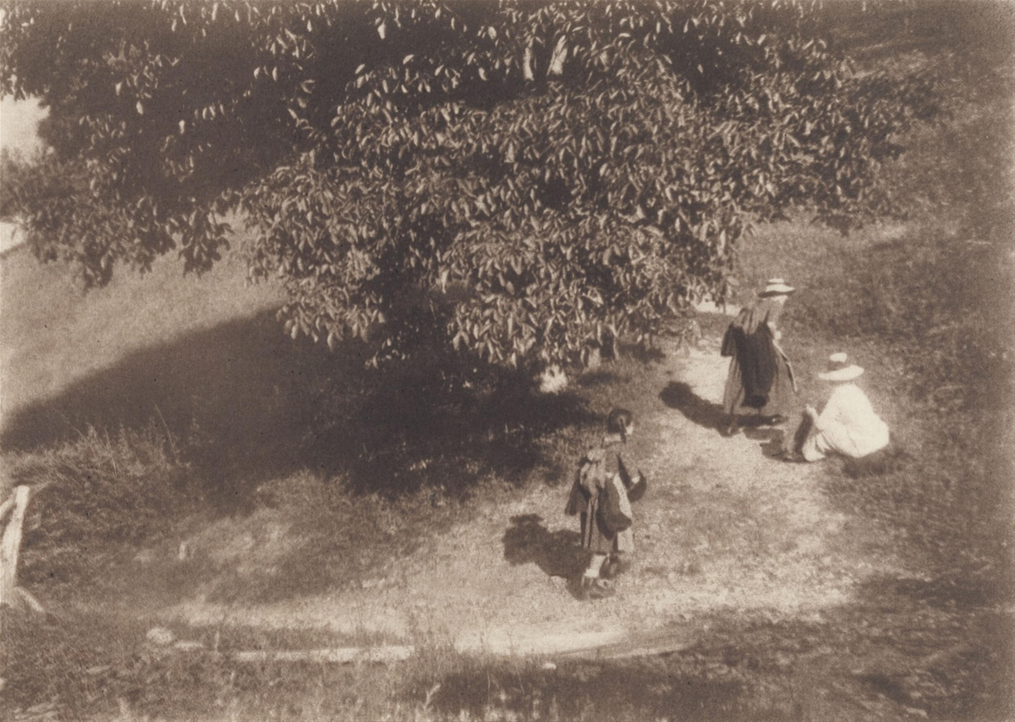 Heinrich Kühn - Hikers beneath a tree - image-1