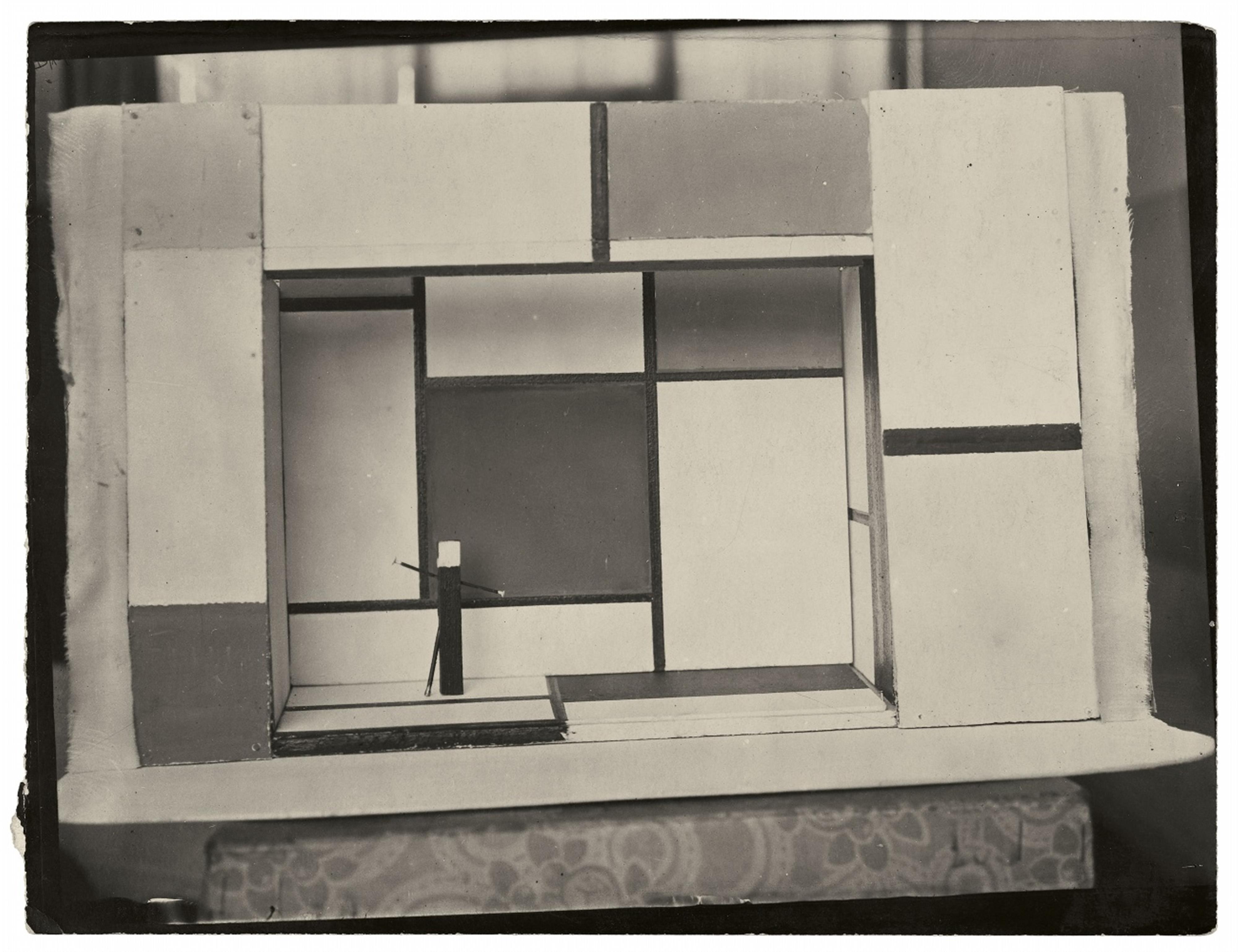 André Kertész - Drei Bühnenentwürfe von Piet Mondrian für 'L'éphémère est éternel'