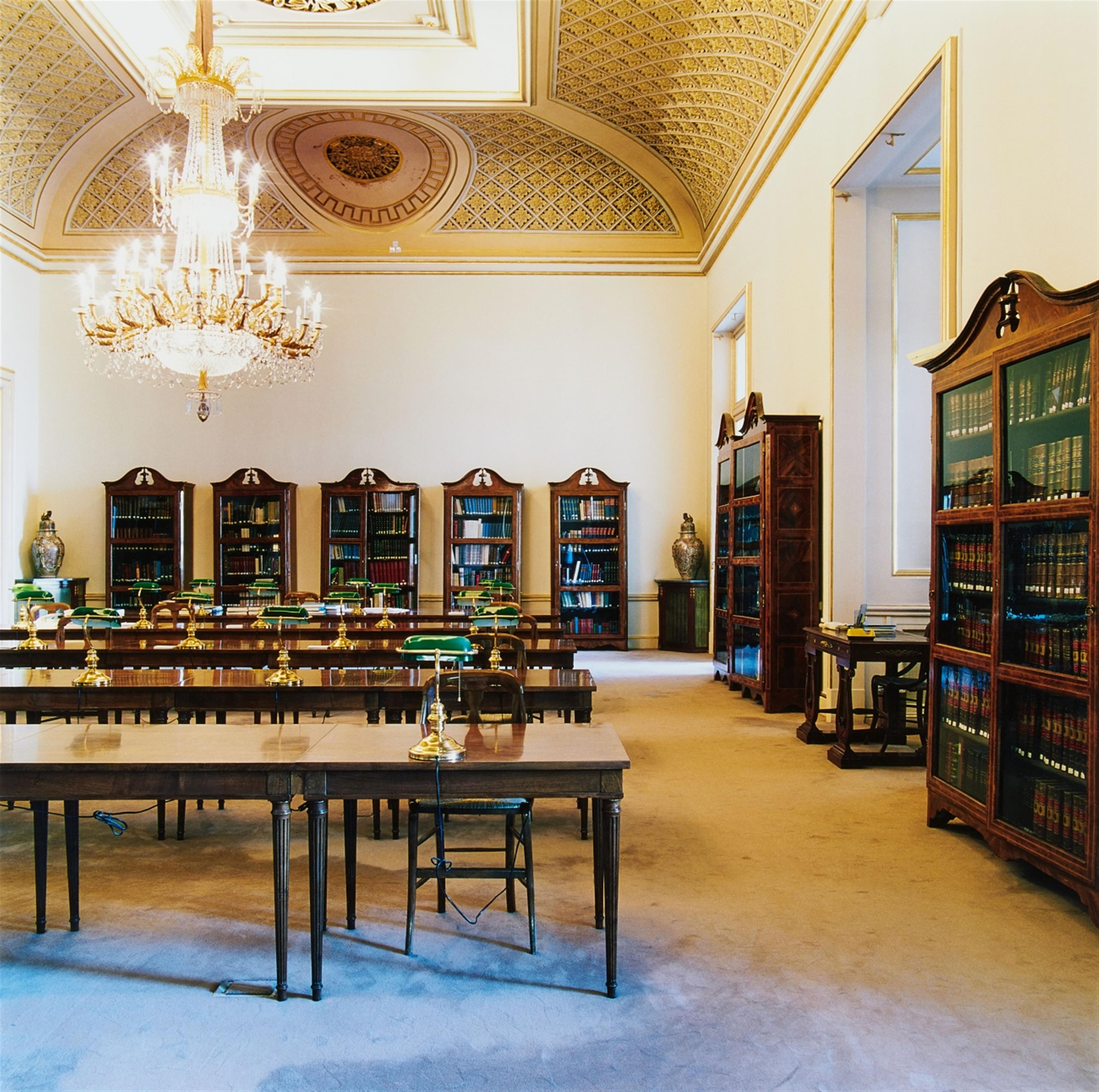 Candida Höfer - Bibliothek Madrid IV - image-1