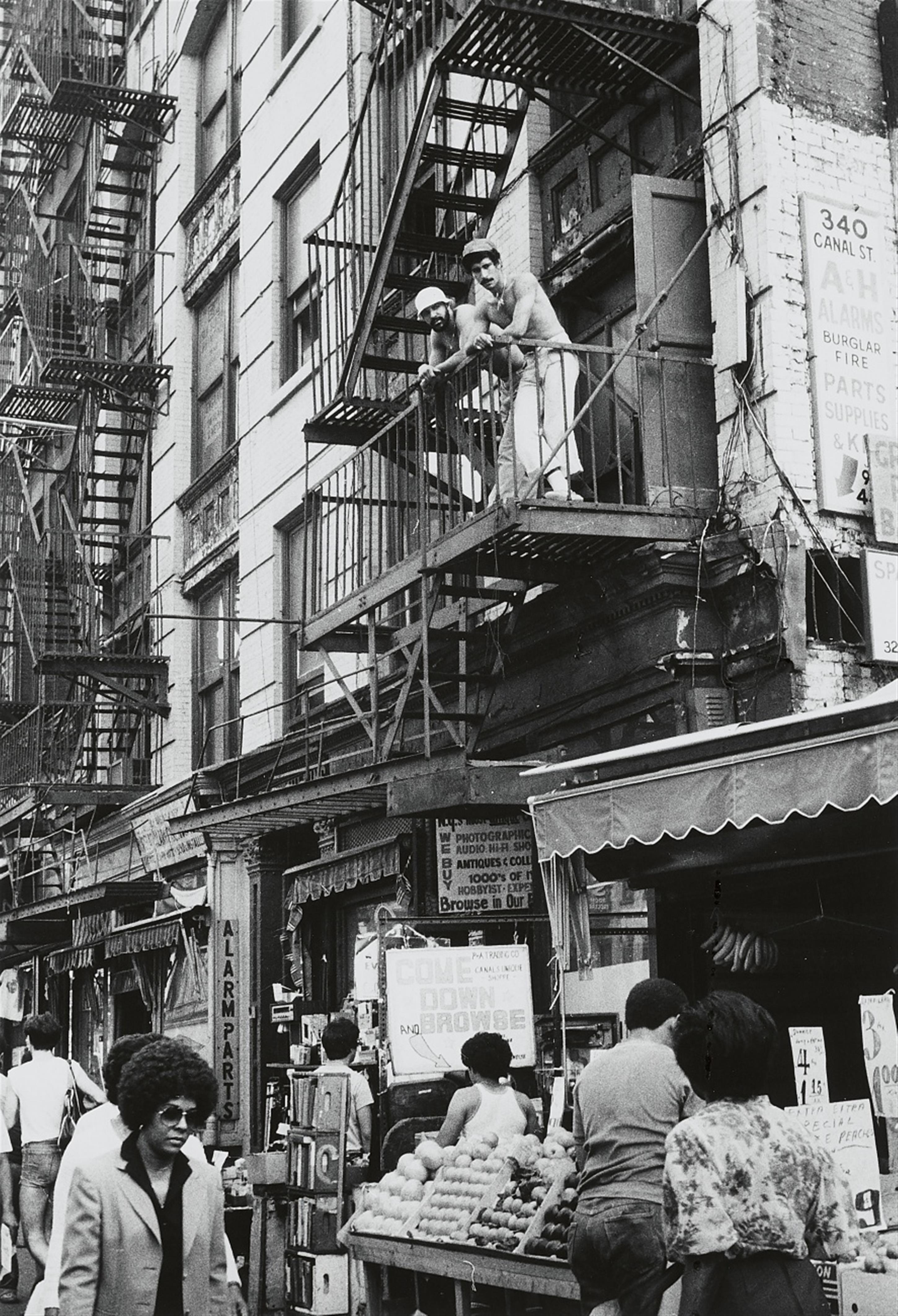 Herbert Tobias - Young boy, old boy, Chinese Town, New York City. Men everywhere, New York City - image-1