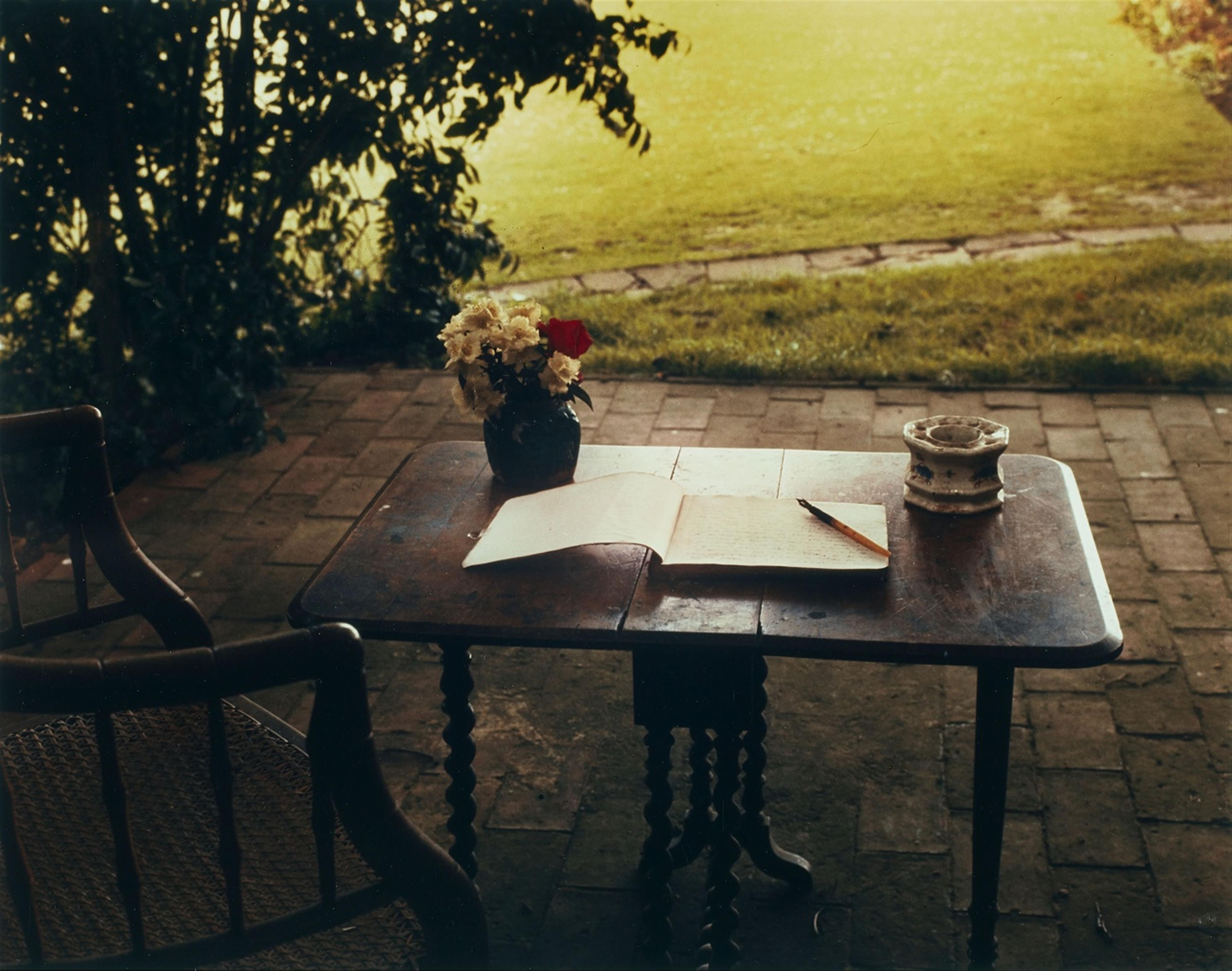 Gisèle Freund - Der Arbeitstisch von Virginia Woolf in Monk's House, Sussex - image-1
