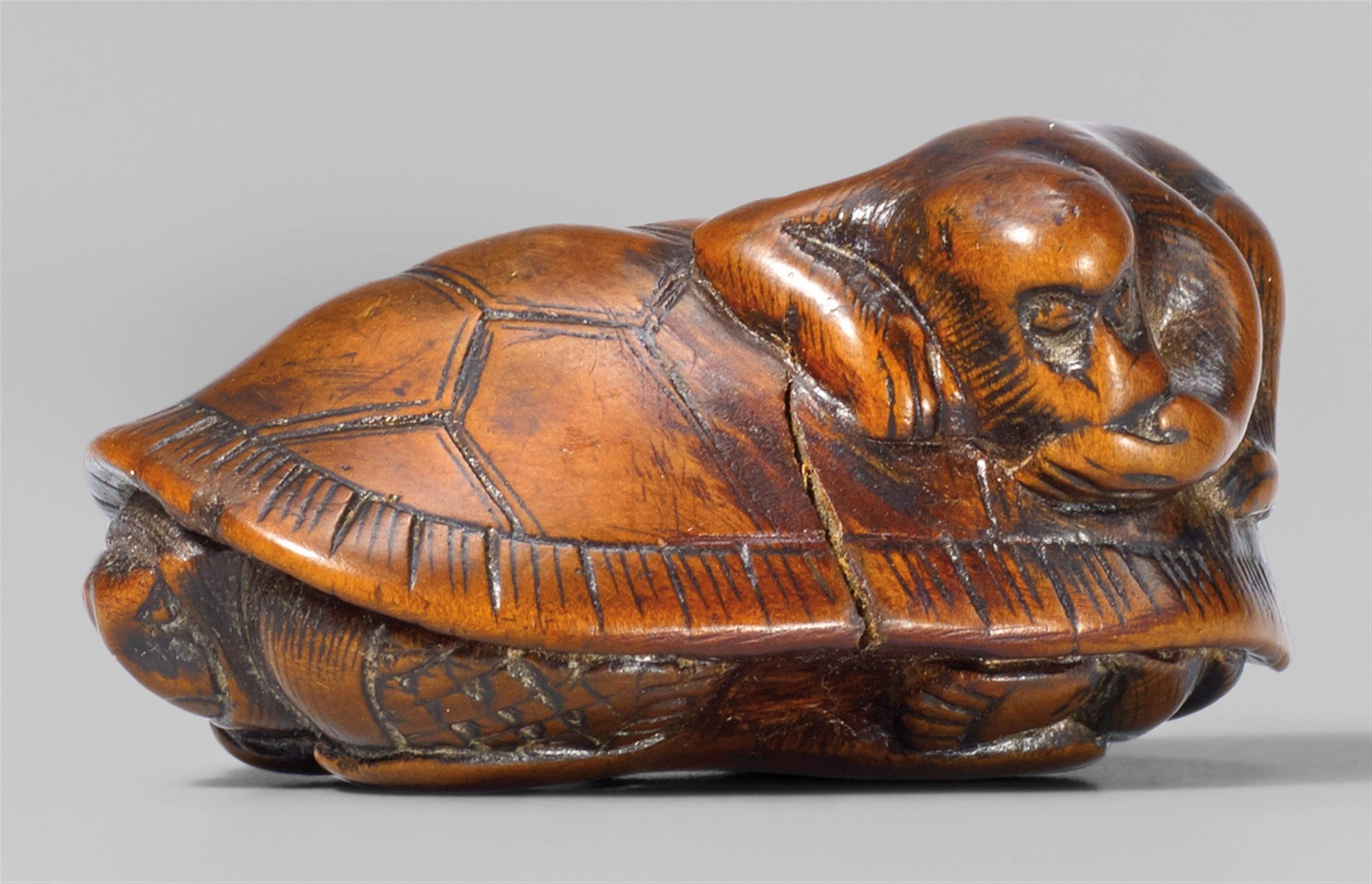 A boxwood netsuke of a tortoise and a monkey. First half 19th century - image-1