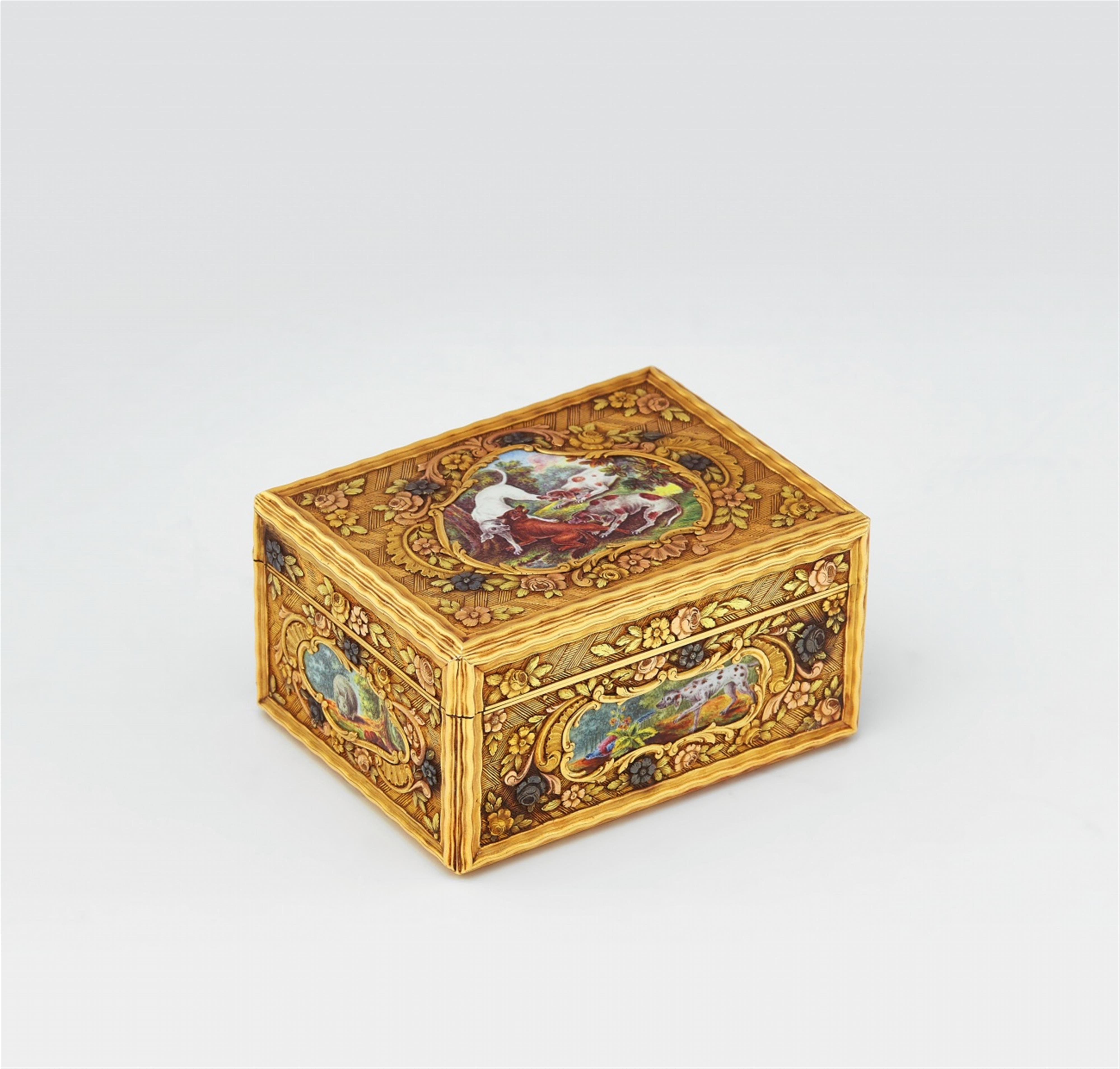 An 18k gold and enamel snuff box with hunting scenes - 