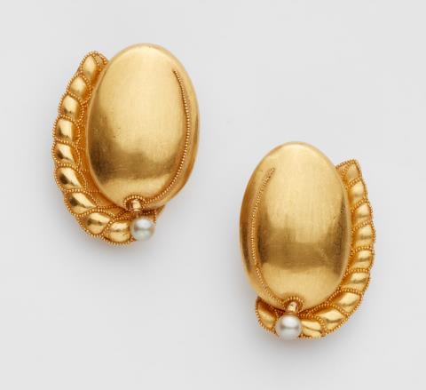 A pair of 18k gold clip earrings with granulation - 