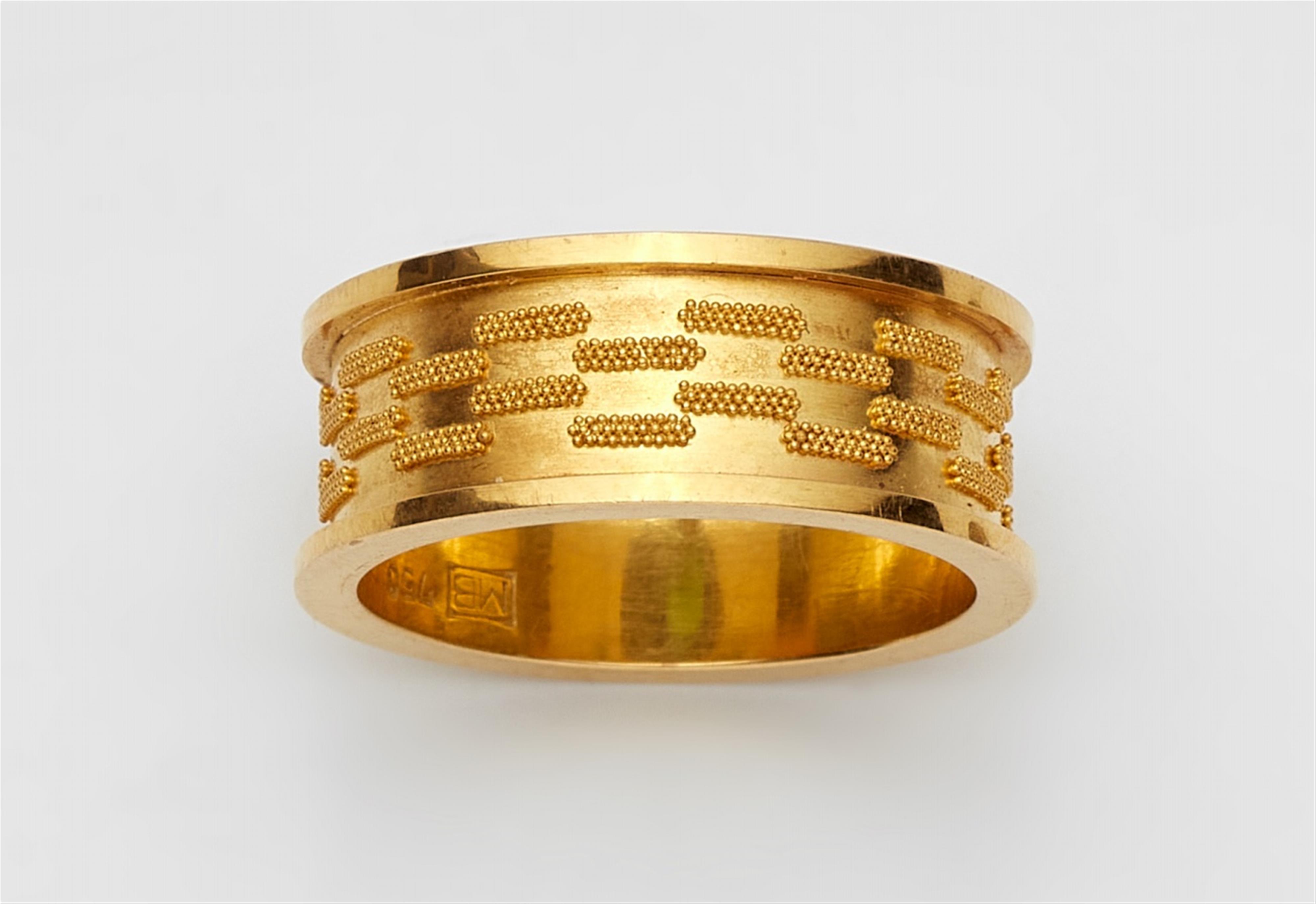 An 18k gold ring with granulation - image-1