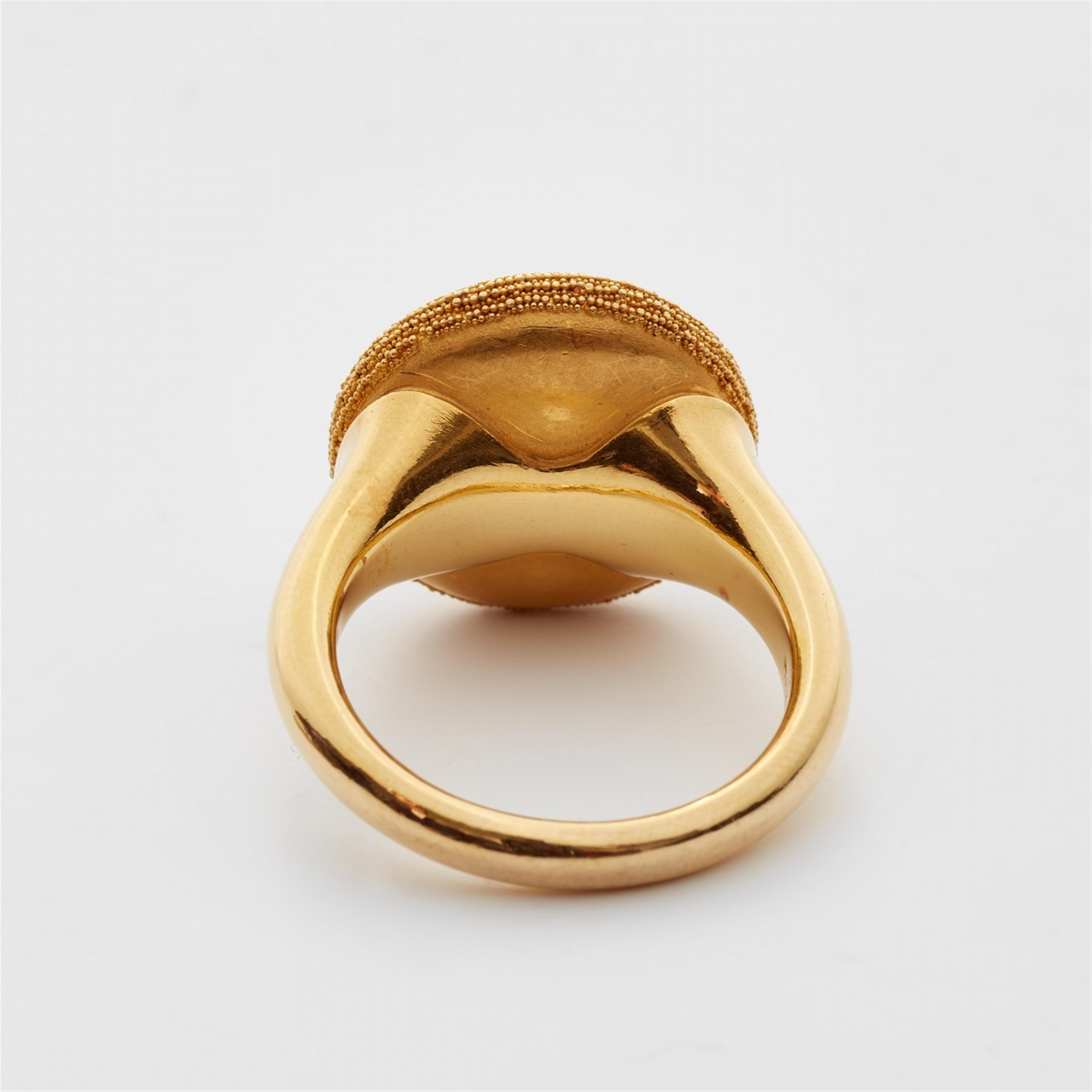 An 18k gold and pearl ring - image-3