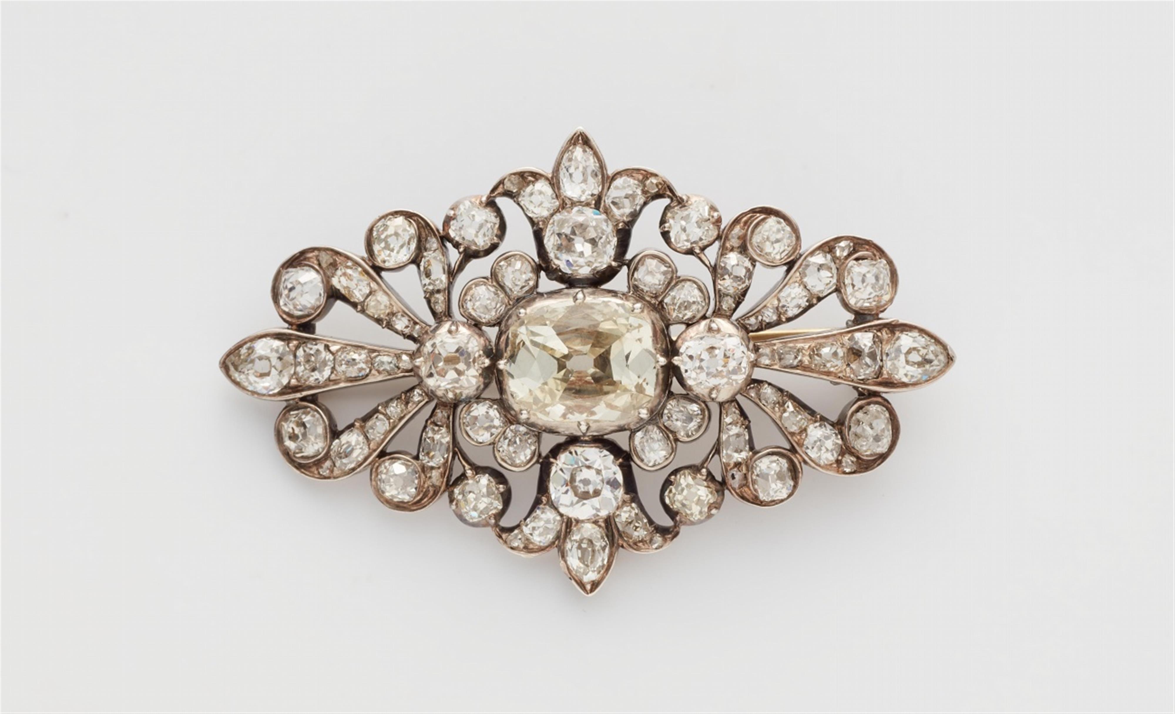 A royal diamond brooch - Lot 59