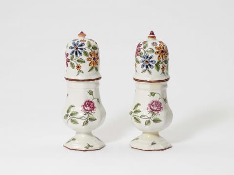 A pair of faience sugar casters with "fleurs esseulées" - 