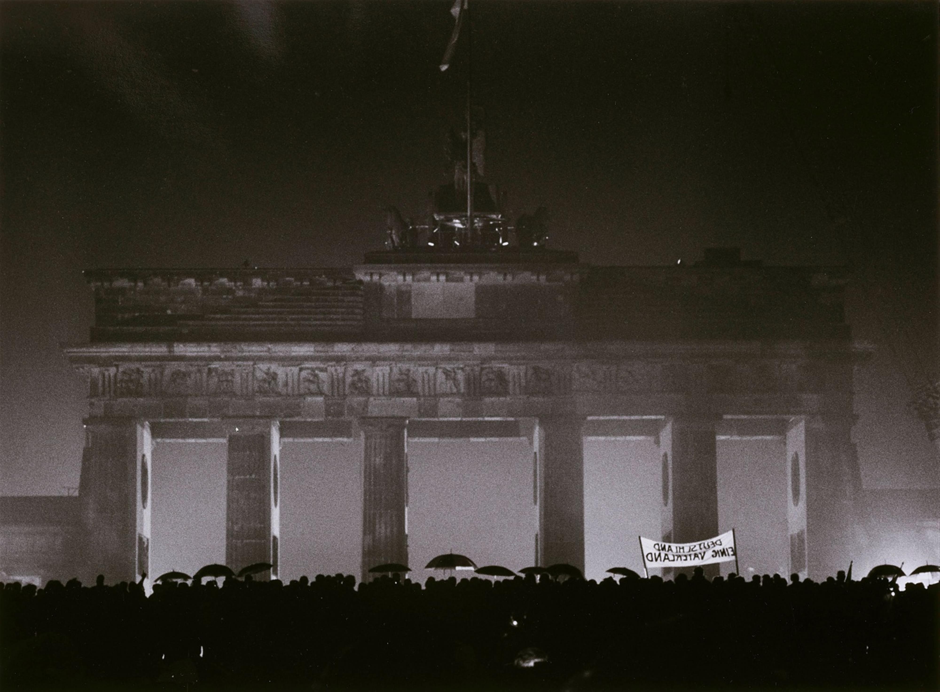 Barbara Klemm - Öffnung des Brandenburger Tors, Berlin - image-1