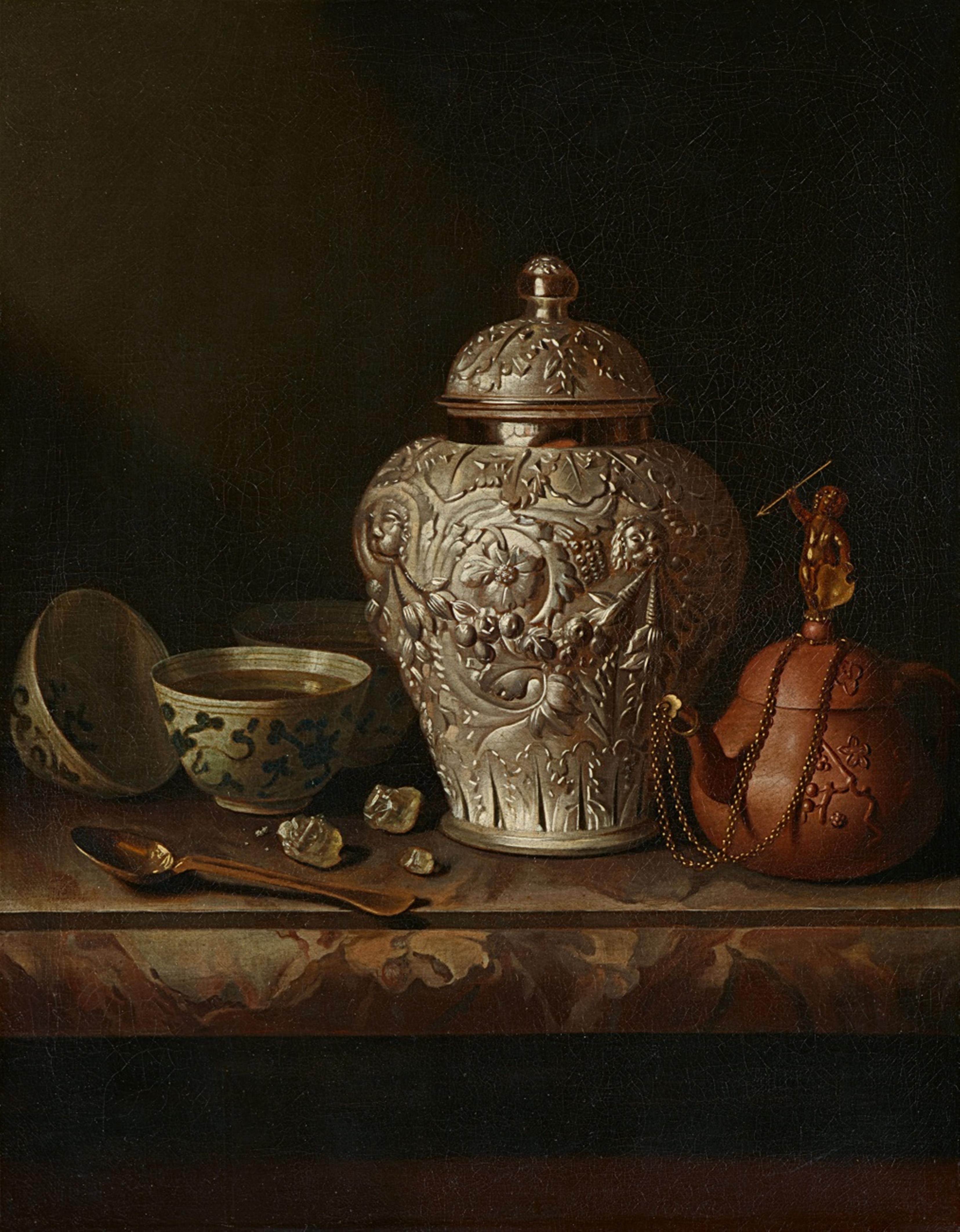 Pieter Gerritsz. van Roestraten - Stillleben mit silberner Ingwerdose, Teekanne und anderen Gegenständen auf einer Marmorplatte