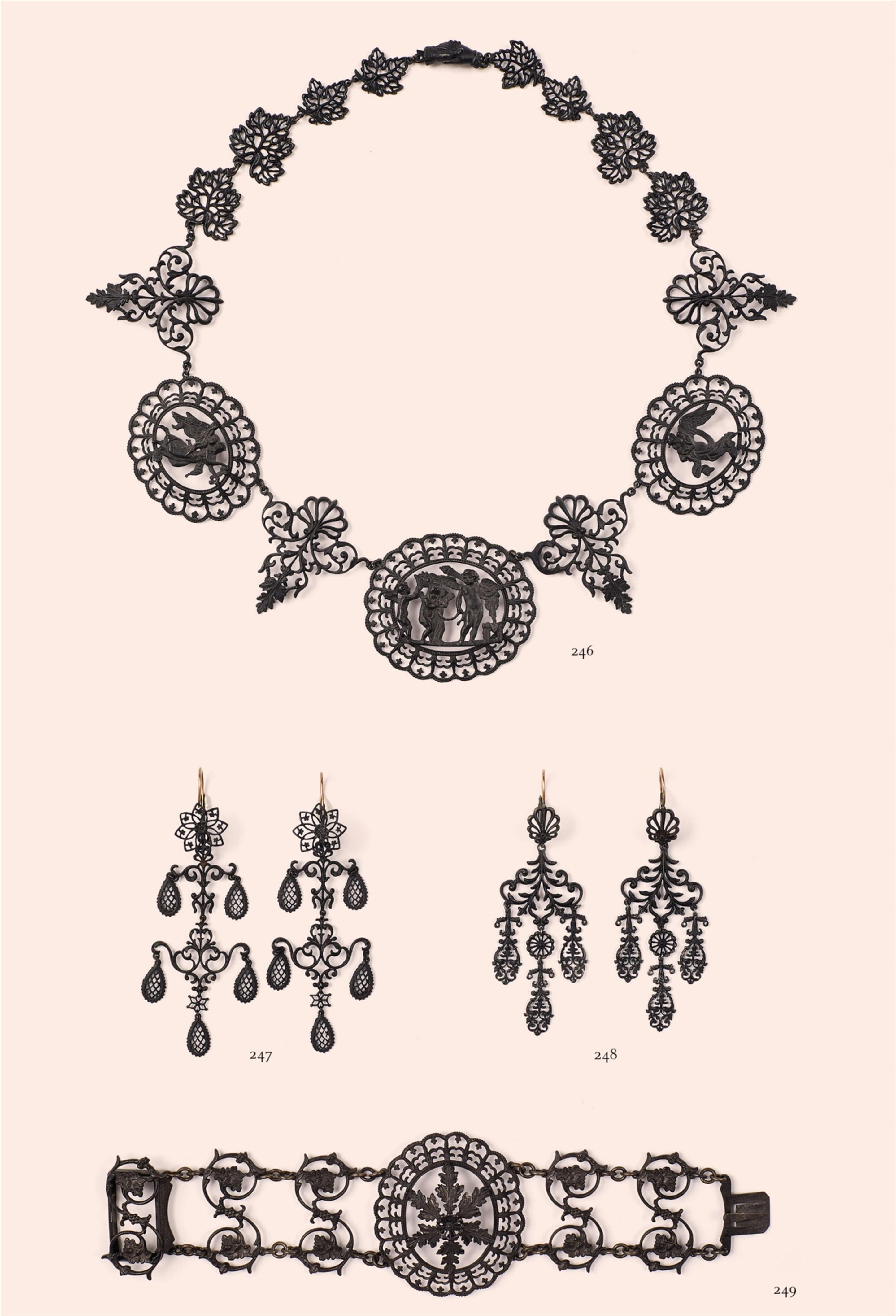 A cast iron necklace with Neoclassical motifs - 