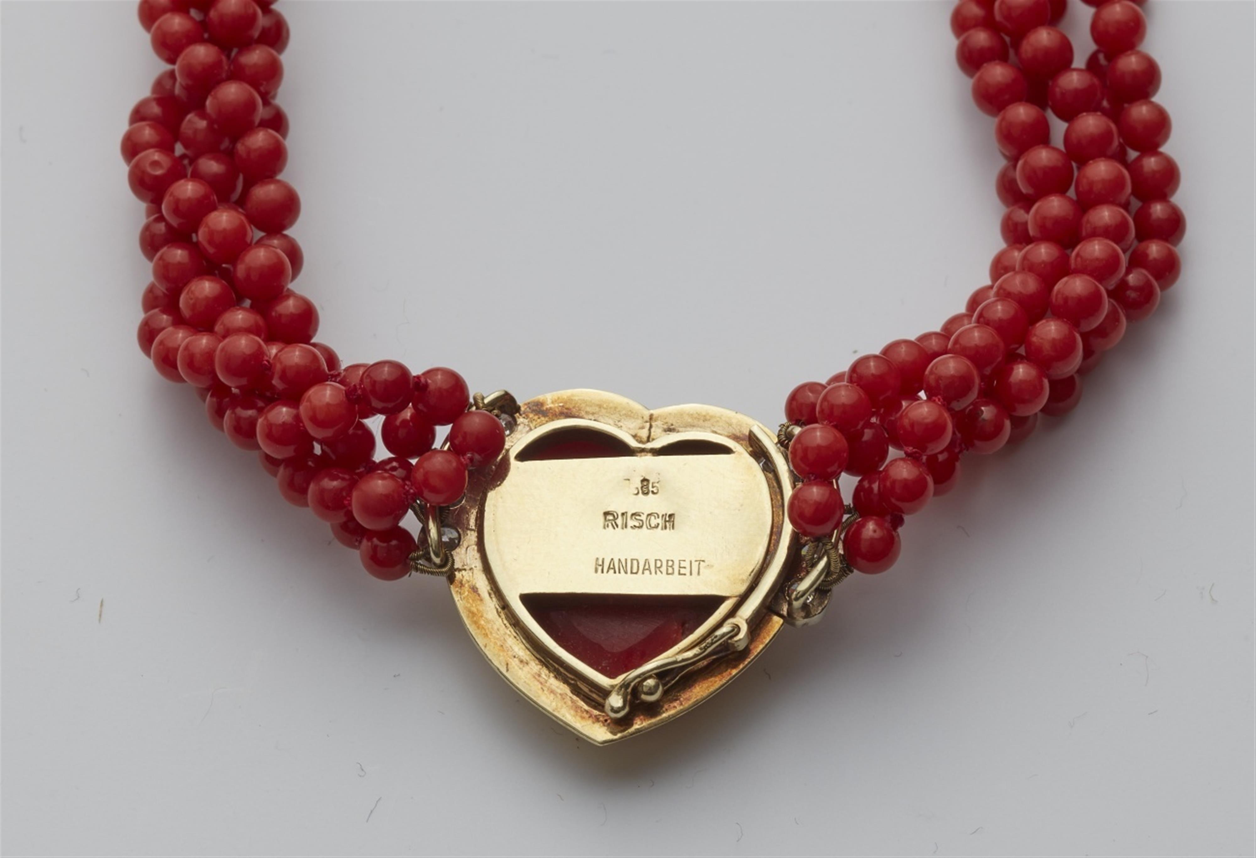 A 14k gold coral necklace - image-3