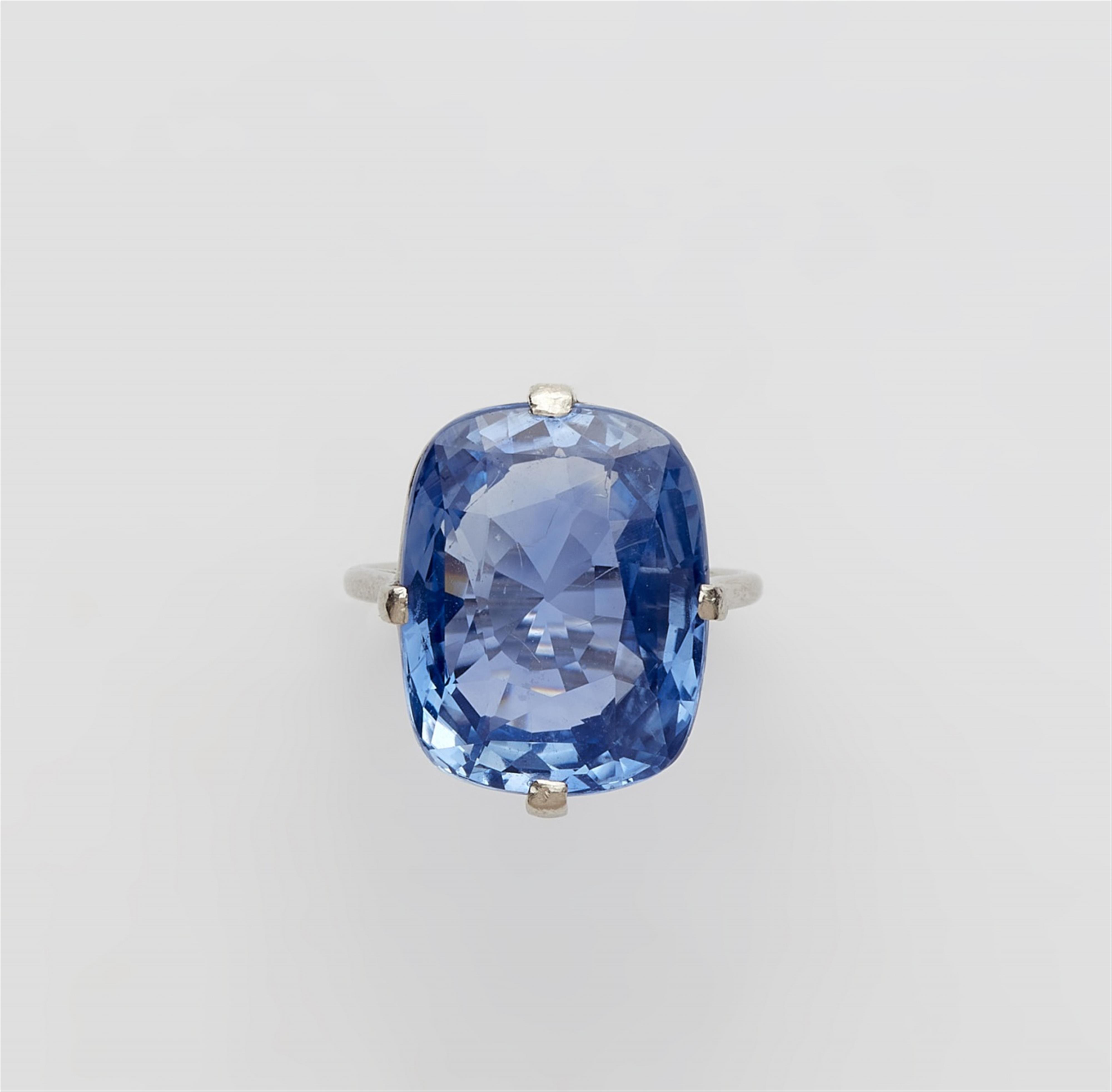 An Art Deco Ceylon sapphire ring - 