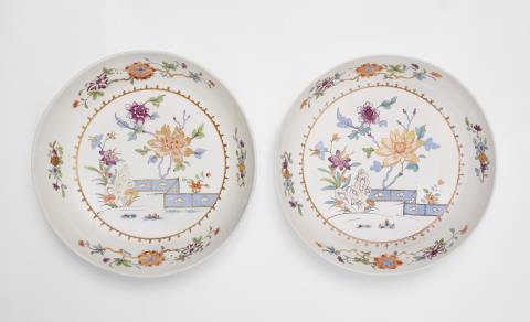 A pair of Ansbach porcelain dishes with famille rose decor - 
