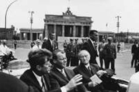 Will McBride - Kennedy, Brandt und Adenauer vor dem Brandenburger Tor