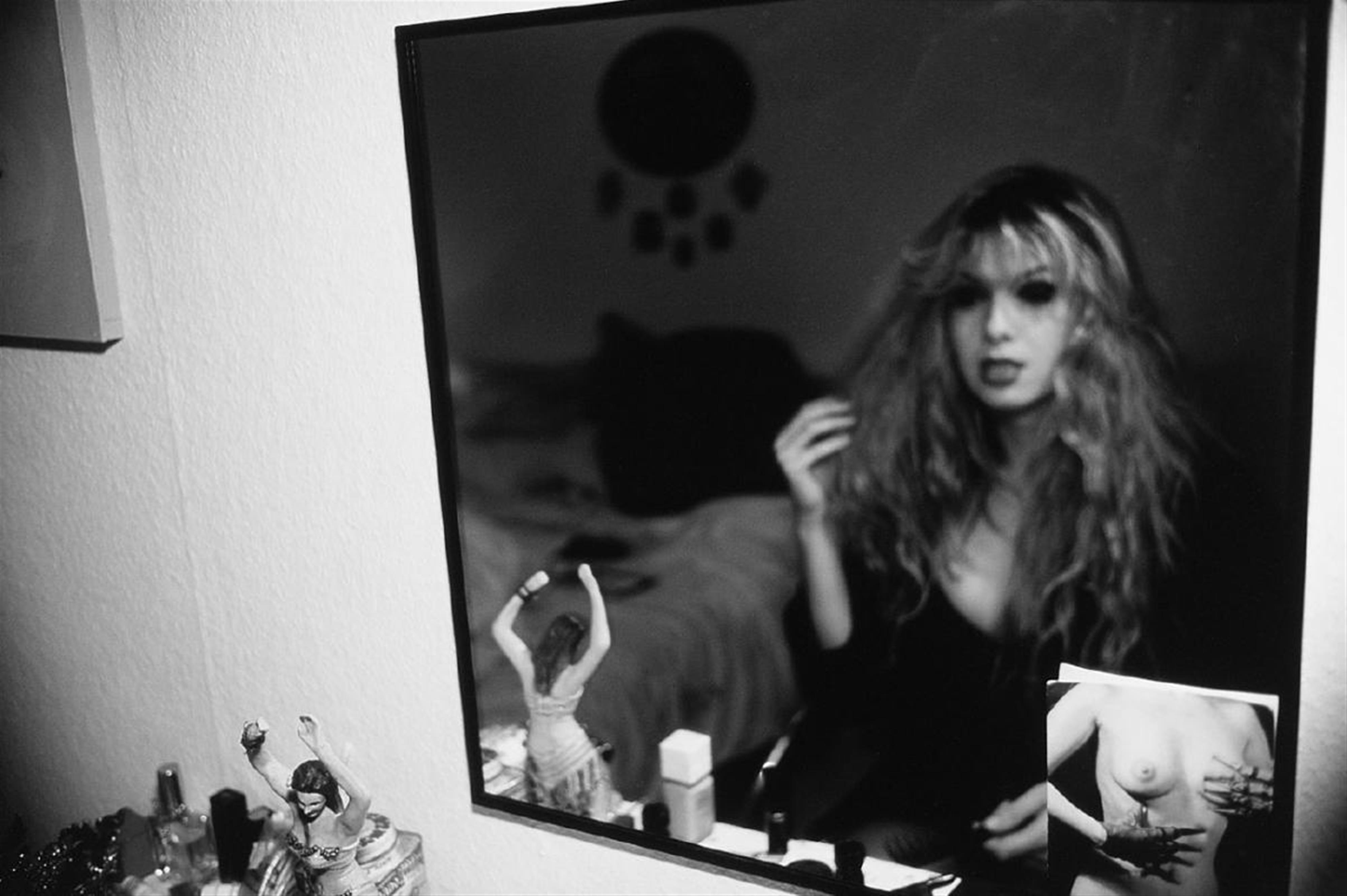 Nan Goldin - Joe in my mirror at Horn-Straße - image-1