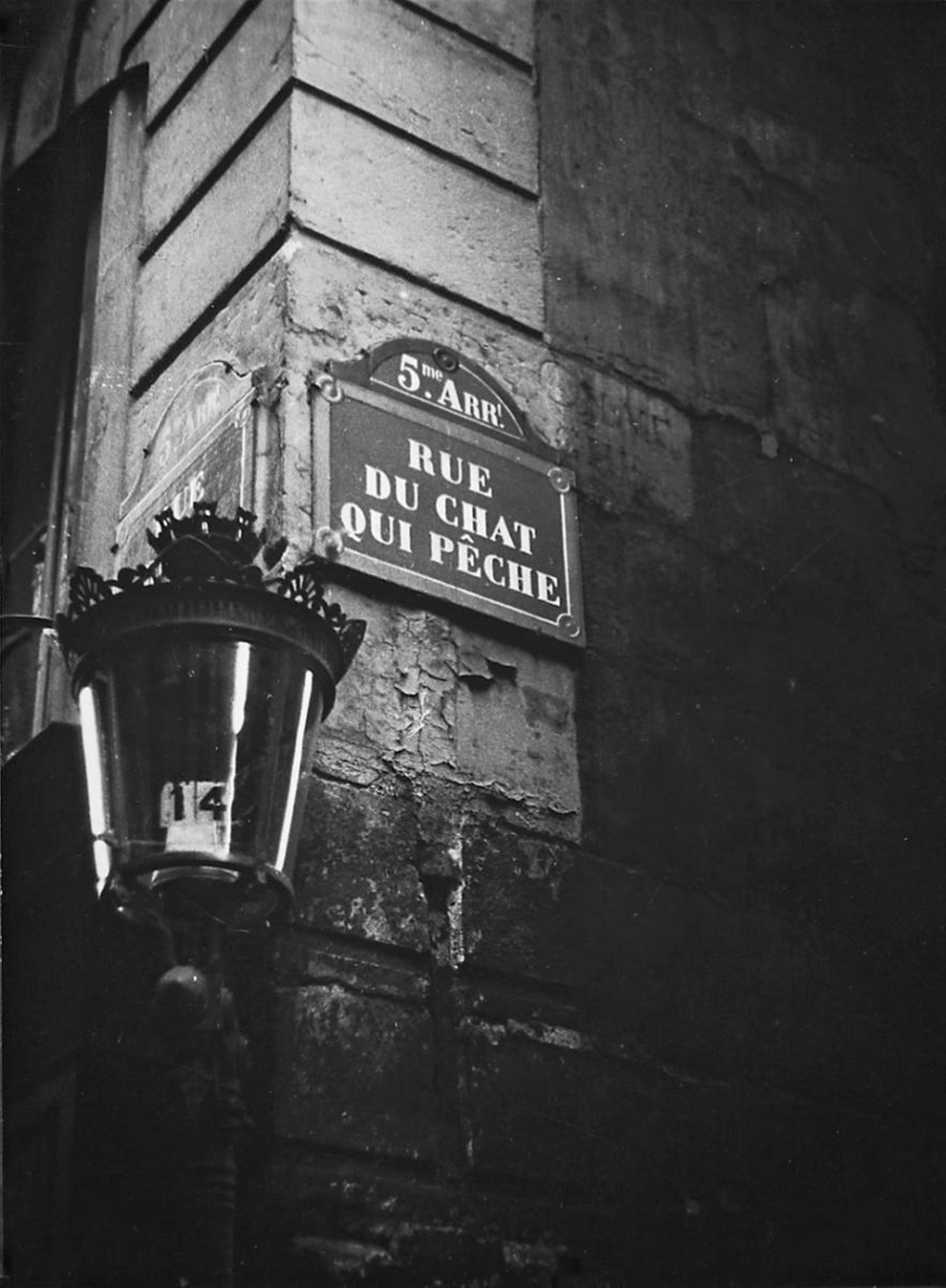 Robert Doisneau - RUE DU CHAT QUI PECHE, PARIS - image-1