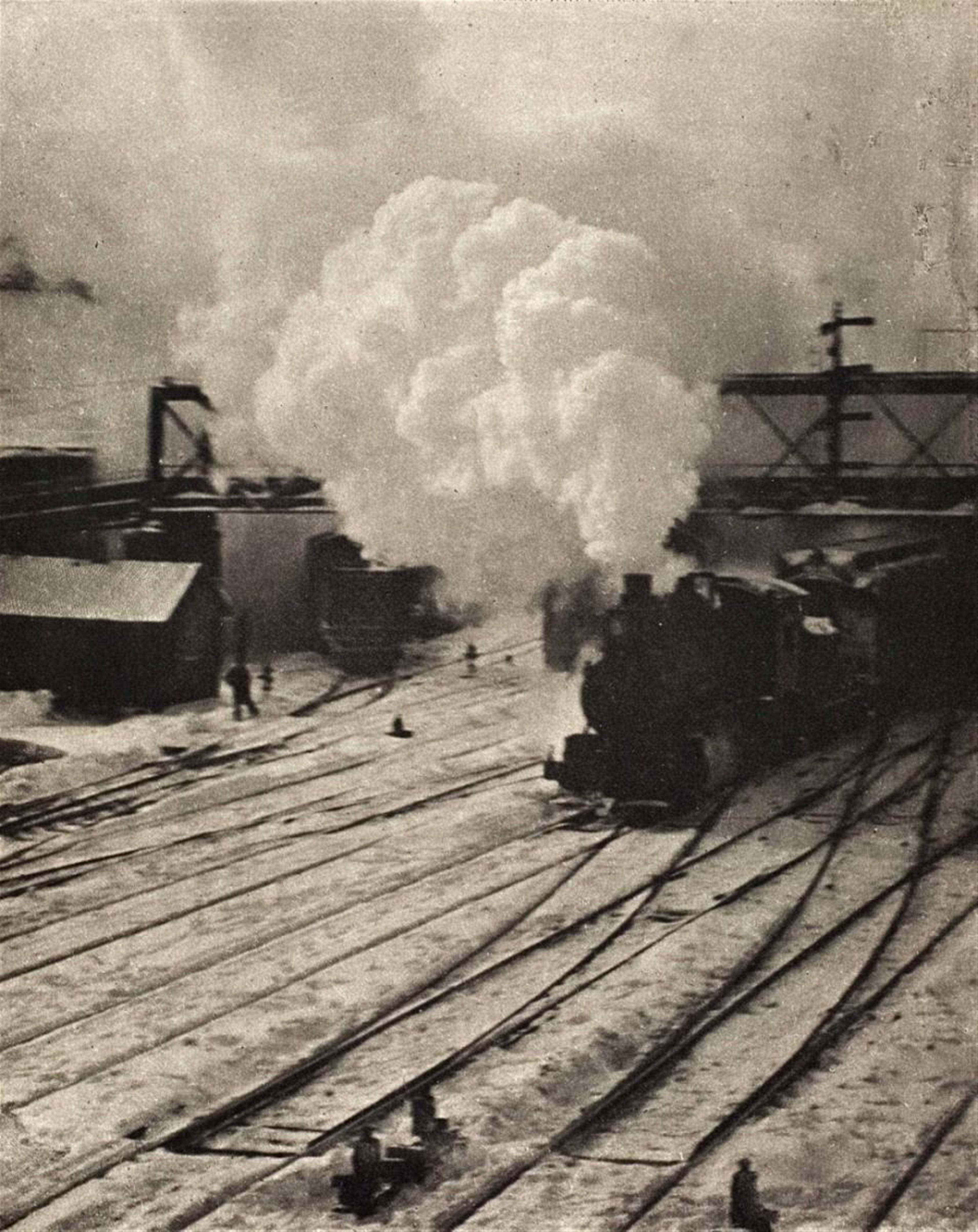 Alfred Stieglitz - SNAPSHOT - IN THE NEW YORK CENTRAL YARDS - image-1