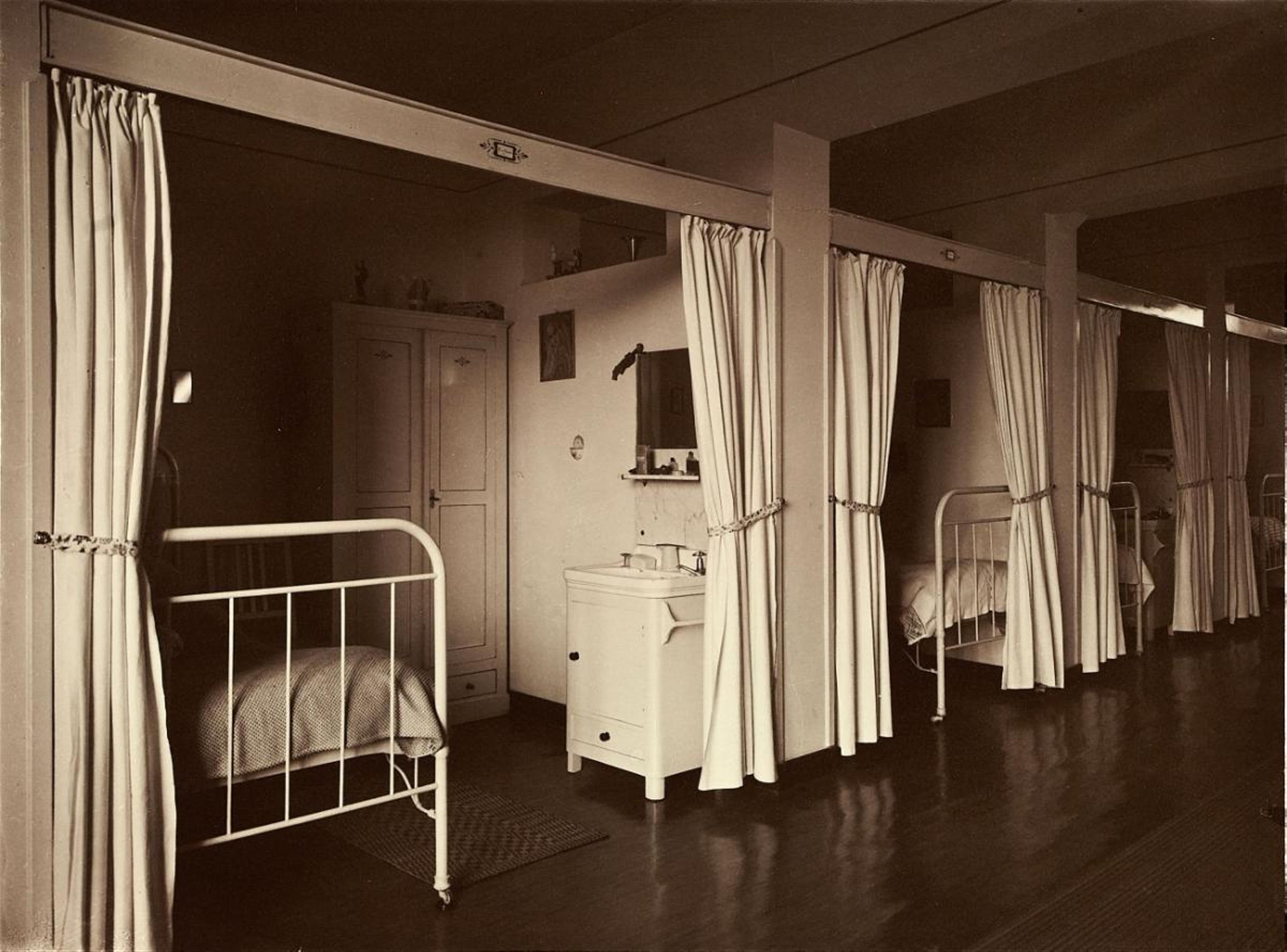 Werner Mantz - UNTITLED (HOSPITAL WARD AT THE COLLEGE OF EDUCATION, MAASTRICHT)