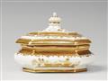 A Meissen sugar box and cover decorated in gold with chinoiseries and scrollwork borders - image-3