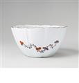 A Meissen moulded slop bowl painted in the Kakiemon style. - image-2