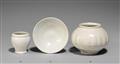 Schale und Vase mit weißer Glasur. Xingyao. Tang-/Fünf Dynastien-Zeit, 9./10. Jh. - image-1