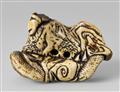 An extraordinary stag antler netsuke of a dragon and a tiger. Early 19th century - image-2