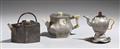Drei Teekannen. Zinn und Yixing. Um 1900 - image-1