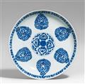A blue and white saucer dish. Kangxi period (1662-1722) - image-1