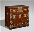 An elm wood bedding chest (bandaji) with brass fittings. 19th century - image-2