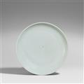 A rare white-glazed dish with incised anhua decoration. Qianlong period (1735-1796) - image-1