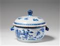 A blue and white tureen and cover. Qianlong period (1735-1796) - image-2