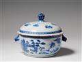 A blue and white tureen and cover. Qianlong period (1735-1796) - image-1