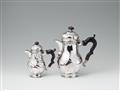A pair of Osnabrück silver jugs - image-1
