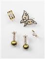 A pair of 18k gold and pearl pendant earrings - image-2