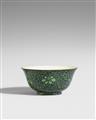 A rare famille noire and green-enamelled bowl. Qianlong period (1735-1796) - image-1