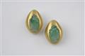 A pair of 18k gold and jadite clip earrings - image-1
