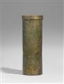 Sutrenbehälter (kyôzutsu) mit flachem Deckel. Bronze. 17./18. Jh. oder früher - image-1