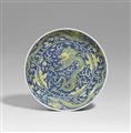A blue-ground yellow dragon dish. Qianlong-Periode (1735-1796) - image-1