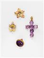 A pair of Art Nouveau 18k gold and enamel flower brooches - image-1