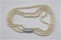 A pearl collier with a diamond clasp - image-1